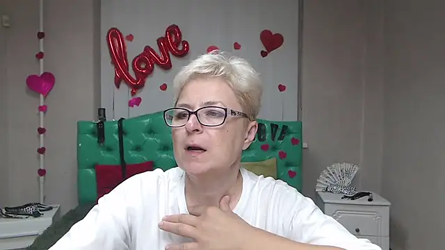 Snapshot of EmiliaGree chatting on September 15, 5:02 pm EmiliaGree online show from September 15, 5:02 pm