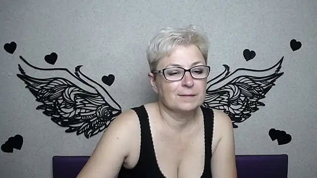 Snapshot of EmiliaGree chatting on September 16, 5:14 pm EmiliaGree online show from September 16, 5:14 pm