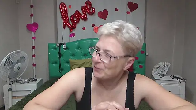 Snapshot of EmiliaGree chatting on September 20, 5:03 pm EmiliaGree online show from September 20, 5:03 pm