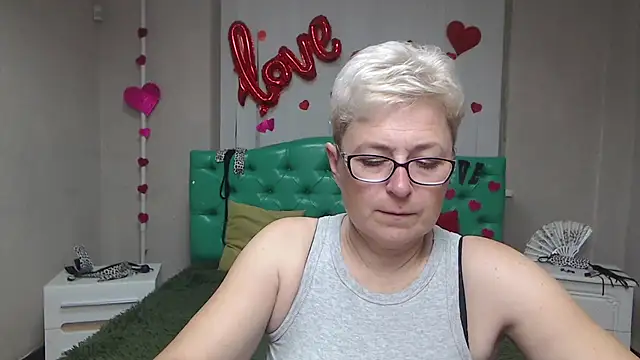 Snapshot of EmiliaGree chatting on September 22, 5:04 pm EmiliaGree online show from September 22, 5:04 pm