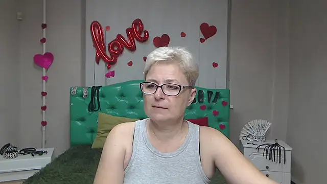 Snapshot of EmiliaGree chatting on September 23, 5:05 pm EmiliaGree online show from September 23, 5:05 pm