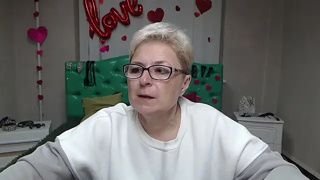 Snapshot of EmiliaGree chatting on September 27, 5:07 pm EmiliaGree online show from September 27, 5:07 pm