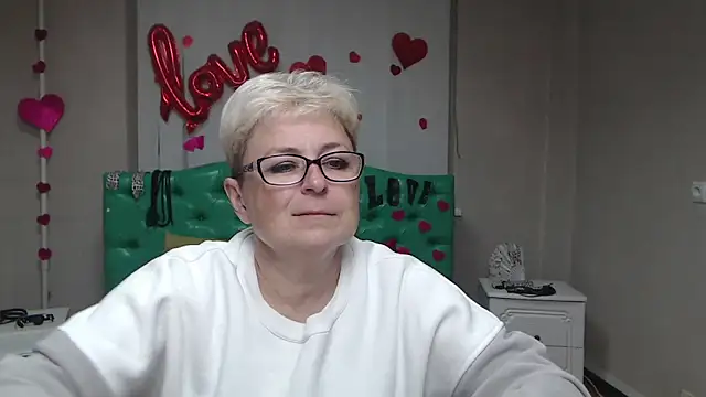 Snapshot of EmiliaGree chatting on October 3, 5:10 pm EmiliaGree online show from October 3, 5:10 pm