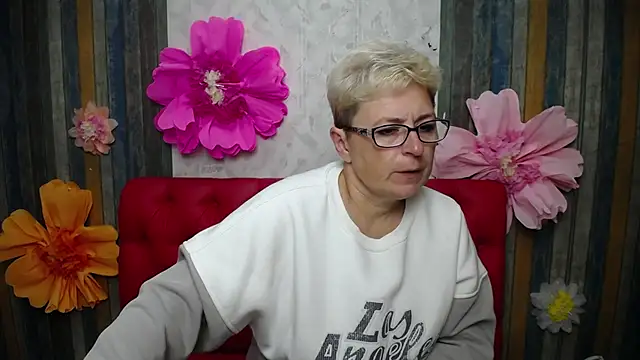 Snapshot of EmiliaGree chatting on October 4, 5:33 pm EmiliaGree online show from October 4, 5:33 pm