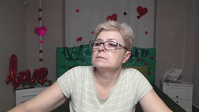 EmiliaGree online show from December 1, 6:02 pm