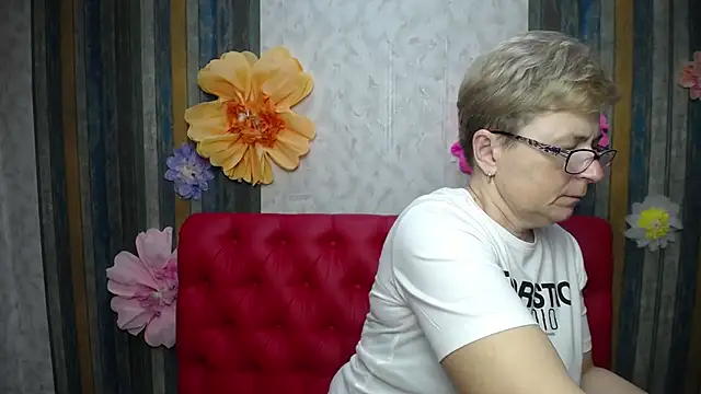 Snapshot of EmiliaGree chatting on May 9, 4:56 pm EmiliaGree online show from May 9, 4:56 pm