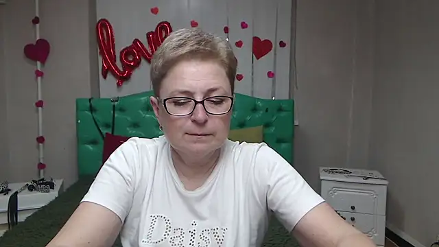 Snapshot of EmiliaGree chatting on May 22, 5:07 pm EmiliaGree online show from May 22, 5:07 pm