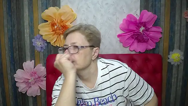 Snapshot of EmiliaGree chatting on May 28, 5:10 pm EmiliaGree online show from May 28, 5:10 pm