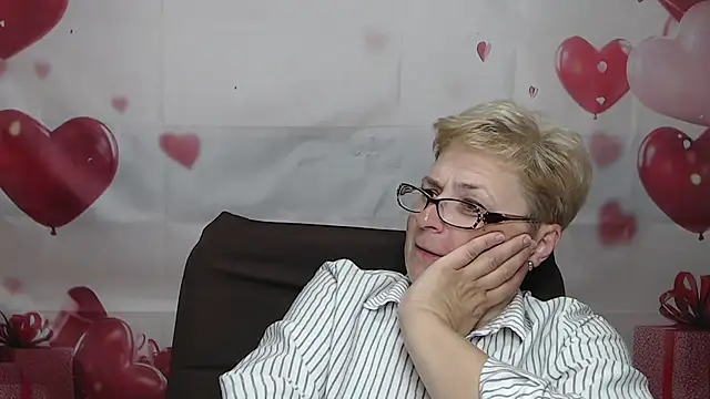 Snapshot of EmiliaGree chatting on July 4, 5:19 pm EmiliaGree online show from July 4, 5:19 pm