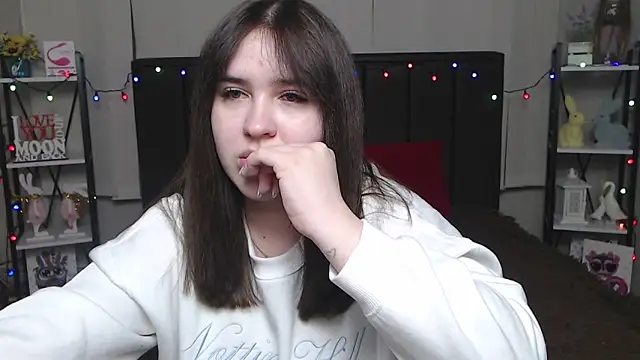 LauraHlot online show from February 8, 9:25 pm