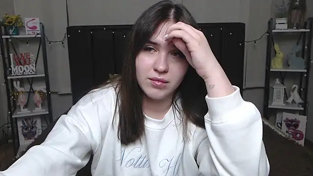 LauraHlot online show from February 9, 6:43 am