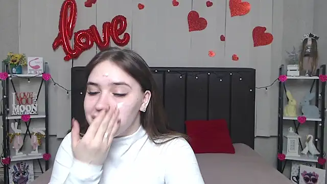 LauraHlot online show from March 17, 6:32 pm