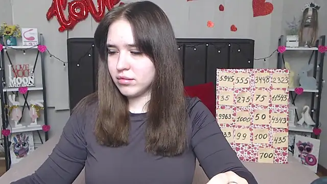 LauraHlot online show from March 21, 7:00 am