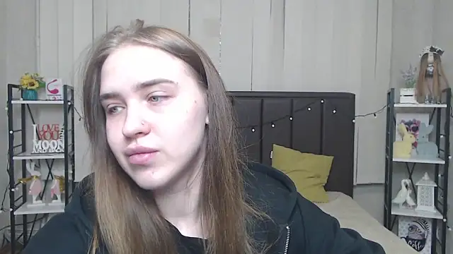 LauraHlot online show from September 20, 6:03 am