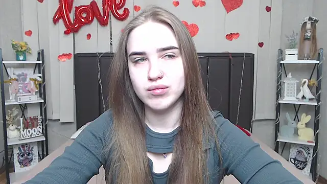 LauraHlot online show from March 28, 6:40 pm