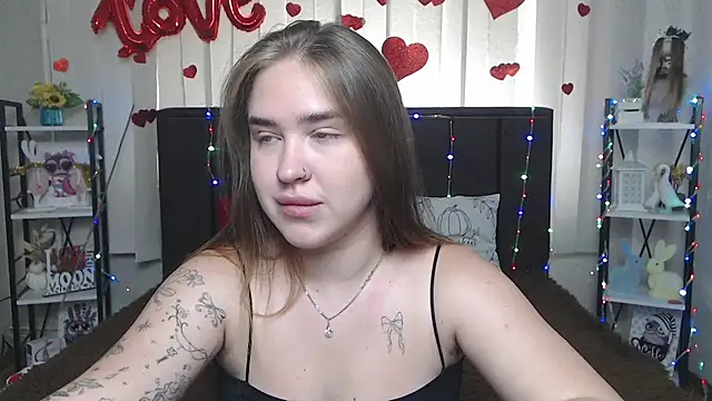 LauraHlot online show from July 6, 8:22 am