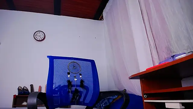 anyaadamss online show from February 7, 3:23 am