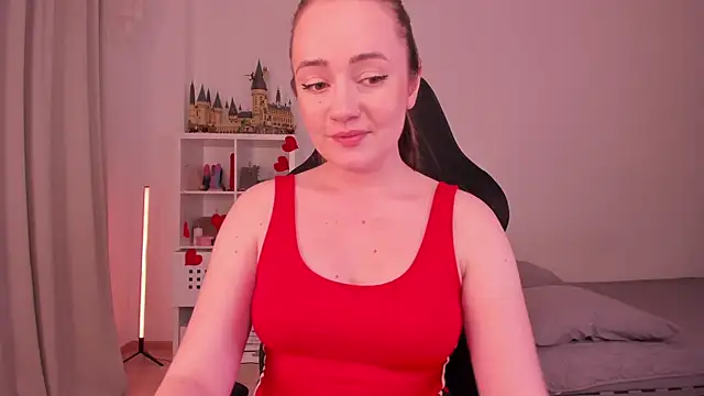 Snapshot of WalkingGirl chatting on February 14, 8:37 pm WalkingGirl online show from February 14, 8:37 pm