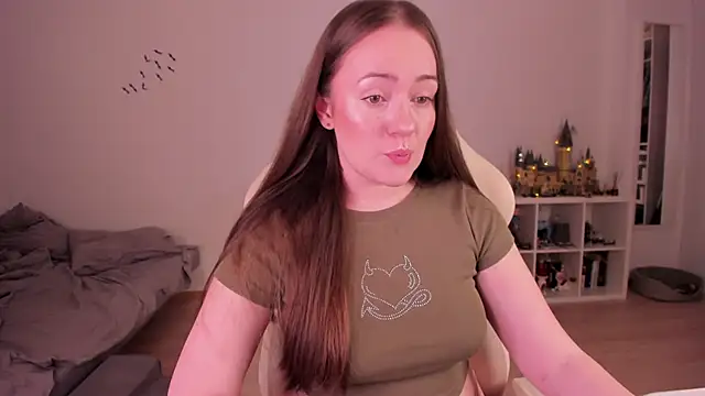 Snapshot of WalkingGirl chatting on November 5, 9:48 pm WalkingGirl online show from November 5, 9:48 pm