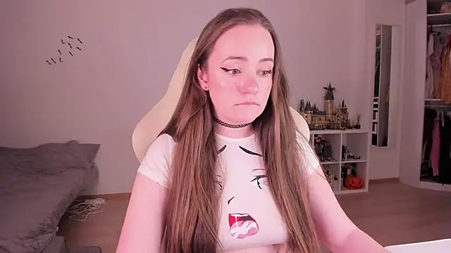 WalkingGirl online show from December 3, 9:02 pm