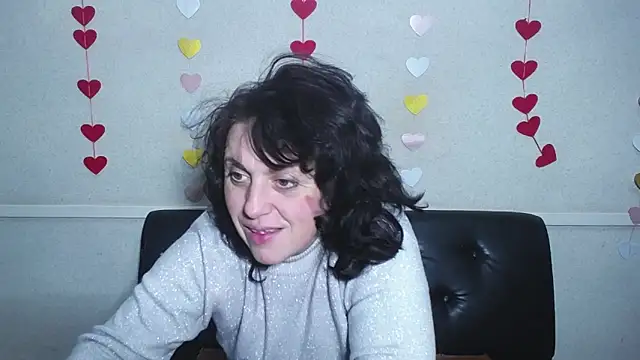 Snapshot of LuciaMii chatting on January 27, 12:33 am LuciaMii online show from January 27, 12:33 am