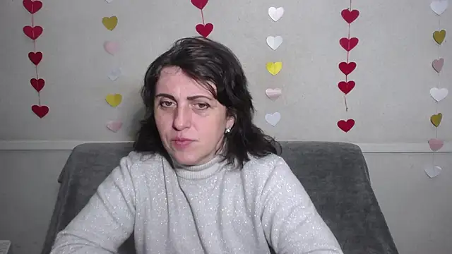 Snapshot of LuciaMii chatting on February 24, 6:04 pm LuciaMii online show from February 24, 6:04 pm