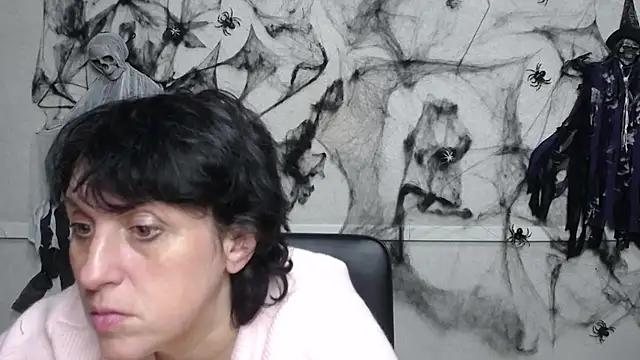 Snapshot of LuciaMii chatting on October 22, 5:02 pm LuciaMii online show from October 22, 5:02 pm