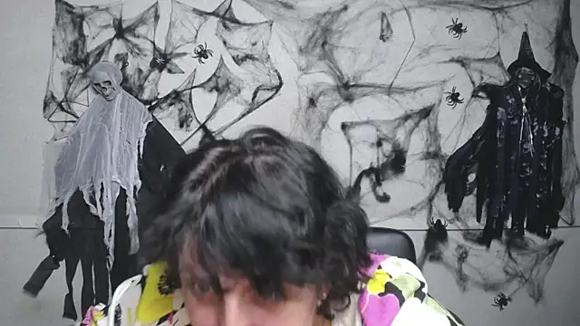 Snapshot of LuciaMii chatting on November 15, 6:15 pm LuciaMii online show from November 15, 6:15 pm
