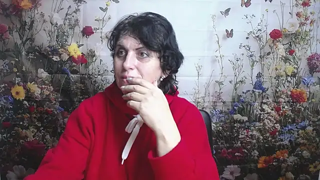 Snapshot of LuciaMii chatting on November 17, 5:52 pm LuciaMii online show from November 17, 5:52 pm