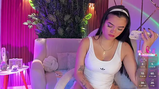 Snapshot of foxxxmegan chatting on November 19, 6:08 pm foxxxmegan online show from November 19, 6:08 pm