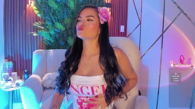 Snapshot of foxxxmegan chatting on February 6, 7:06 pm foxxxmegan online show from February 6, 7:06 pm