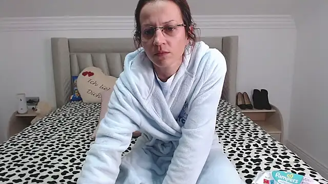 CatWoman0001 online show from November 30, 10:36 pm