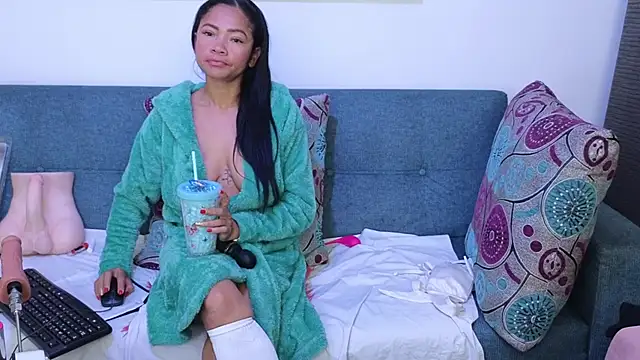 anellejones online show from March 19, 6:46 am