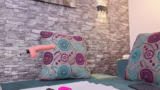 anellejones online show from February 9, 7:29 pm