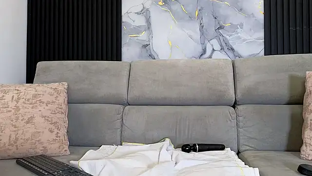 anellejones online show from February 25, 7:23 pm