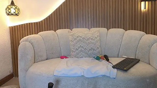 anellejones online show from July 10, 7:49 pm