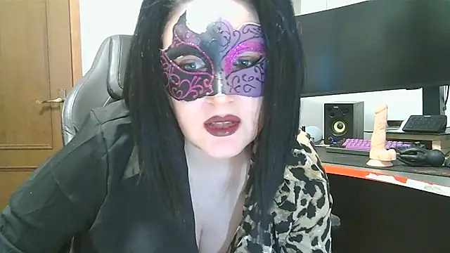 Snapshot of LaDamaNeraa chatting on October 10, 1:10 pm LaDamaNeraa online show from October 10, 1:10 pm