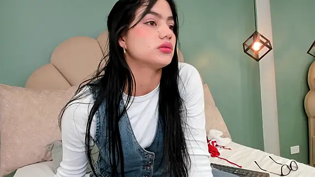 Snapshot of ariel_jonees chatting on December 24, 1:17 pm ariel jonees online show from December 24, 1:17 pm