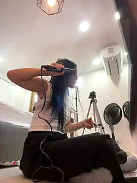 ariel jonees online show from December 2, 5:19 pm