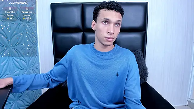 Snapshot of Milk_max_18 chatting on December 3, 8:06 pm Milk max 18 online show from December 3, 8:06 pm