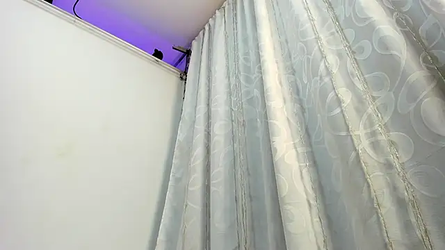 Snapshot of Milk_max_18 chatting on March 22, 9:13 am Milk max 18 online show from March 22, 9:13 am