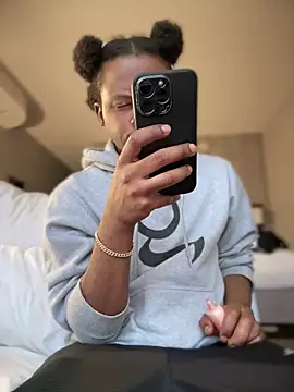 Snapshot of MobyDxck chatting on January 3, 11:33 pm MobyDxck online show from January 3, 11:33 pm