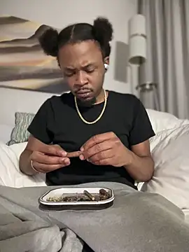 Snapshot of MobyDxck chatting on January 5, 12:09 am MobyDxck online show from January 5, 12:09 am