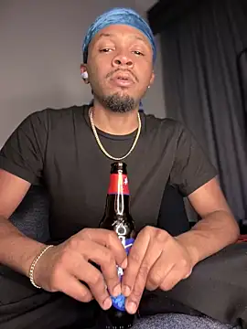 Snapshot of MobyDxck chatting on February 9, 2:17 am MobyDxck online show from February 9, 2:17 am