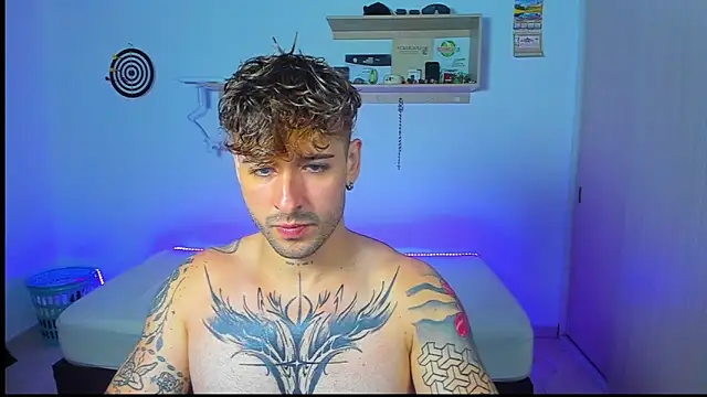 Snapshot of Ares_blue chatting on May 16, 11:20 am Ares blue online show from May 16, 11:20 am