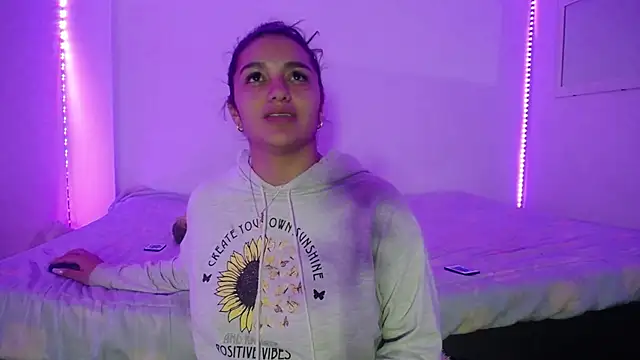 Laurenkenner  online show from March 20, 9:24 pm