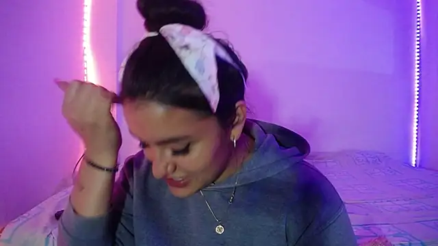 Laurenkenner  online show from March 22, 7:09 pm