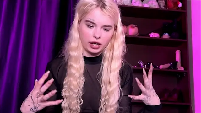 Snapshot of MisssLola chatting on January 7, 5:20 pm MisssLola online show from January 7, 5:20 pm