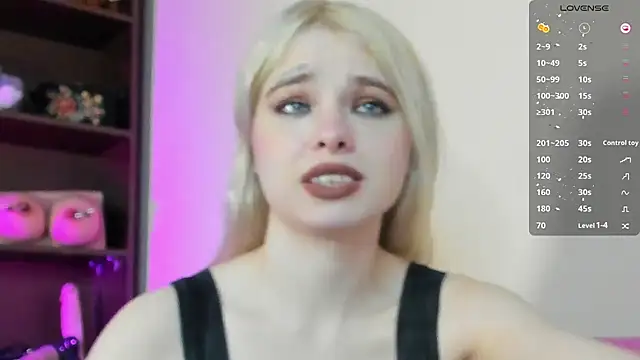 Snapshot of MisssLola chatting on February 4, 4:29 pm MisssLola online show from February 4, 4:29 pm