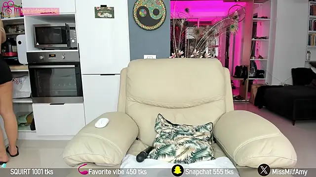 AmySuperHeroes online show from February 1, 1:09 pm